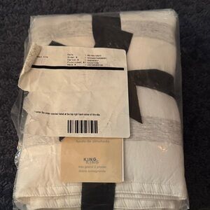 West Elm King Size Gray and White Sham. set! 2 pkg. that’s 4 shams